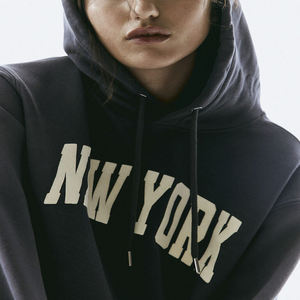 Sweat à capuche court en coton de haute qualité pour femmes Streetwear imprimé bouffant doux polaire coupe décontractée vêtements de sport et vêtements de détente - Product Image 2