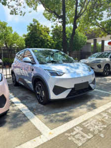 Auto 2025 de Nueva Energía, Vehículo Eléctrico con Autonomía de 405 km, en Perfectas Condiciones, Listo para Enviar - Product Image 3