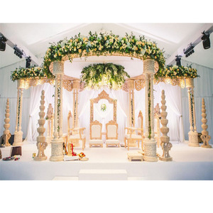 Mandap de Madera Gujarati para Bodas Indias con Pilares Dobles Desmontables, Tamaño y Color Personalizables, Decoración Duradera para Eventos - Product Image 1