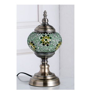 Elegante Lámpara de Mosaico de Aluminio para Espacios Interiores Acogedores con Detallado Trabajo Artesanal en Metal - Product Image 5