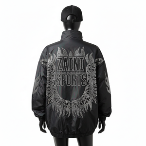 Veste coupe-vent en nylon 140 GSM pour femmes, couleur noire, avec panneaux latéraux en forme de flamme et logo personnalisé en strass, veste pour femmes - Product Image 2