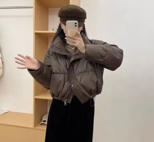 Venta al por mayor Chaqueta de plumón Acolchada Estilo corto Cuello alto Ropa de invierno - Product Image 3