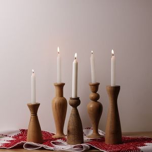 Portavelas de madera premium, ideal para regalar en festividades, que ofrece un brillo cálido y elegante que ilumina el hogar del destinatario. - Product Image 4