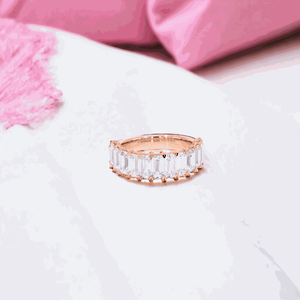 Anillo de Boda de Media Eternidad con Diamantes Esmeralda para Mujer - Product Image 3