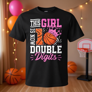 T-shirt personalizzabile per il 10° compleanno di questa ragazza, con numeri doppi, a tema basket, per la festa del 10° compleanno - Product Image 3