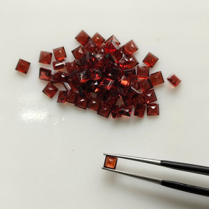 พลอยโกเมนสีแดงธรรมชาติ ขนาด 3 มม. ทรงเหลี่ยมแบบสเต็ปคัต คุณภาพดีที่สุด สำหรับทำเครื่องประดับ - Product Image 3