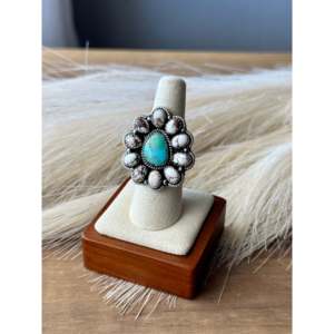 Anillo Ajustable de Plata de Ley con Incrustaciones de Piedras Multicolores Hecho a Mano en el Suroeste - Product Image 1