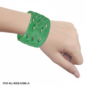 Brazalete de Resina Verde Estilo Vintage, Brazalete Ancho Tallado con Diseño Calado, Joyería Retro Boho para Mujer - Product Image 4