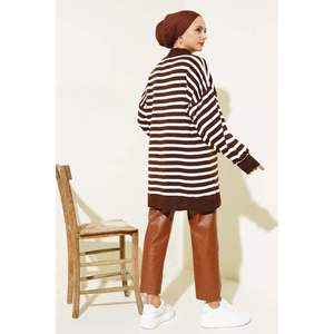 เสื้อถักแขนบอลลูนลายทางสีน้ำตาล - Product Image 4