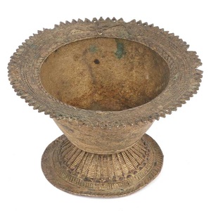 Vintage Pure Brass Spitting Bowl With Engraving And Polish Finished <b>For</b> Decoration High Quality Arabic Peekdaan <b>Decorative</b> <b>Item</b> - Product Image 2