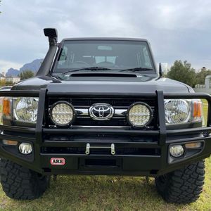 Mejores Camionetas Económicas 2023 CRUISERS 79 DOBLE CABINA 4X4 V8 4.5L - Product Image 3