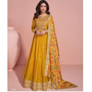 Salwar Kameez pakistanaise hautement recommandée avec Dupatta assorti pour le mariage et la fête disponible au meilleur prix - Product Image 1