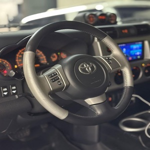 FJ Cruiser 2022 con Techo Rígido, Diésel 4.1-6L, 6 Cilindros, Volante a la Izquierda, SUV con Tracción en las Cuatro Ruedas, Interior de Cuero Oscuro - Product Image 3