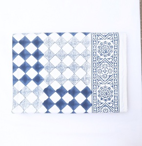 Nappe imprimée de bloc de main floral de qualité supérieure pour les mariages Utilisation quotidienne Textile durable doux fait à la main pour une maison élégante - Product Image 2