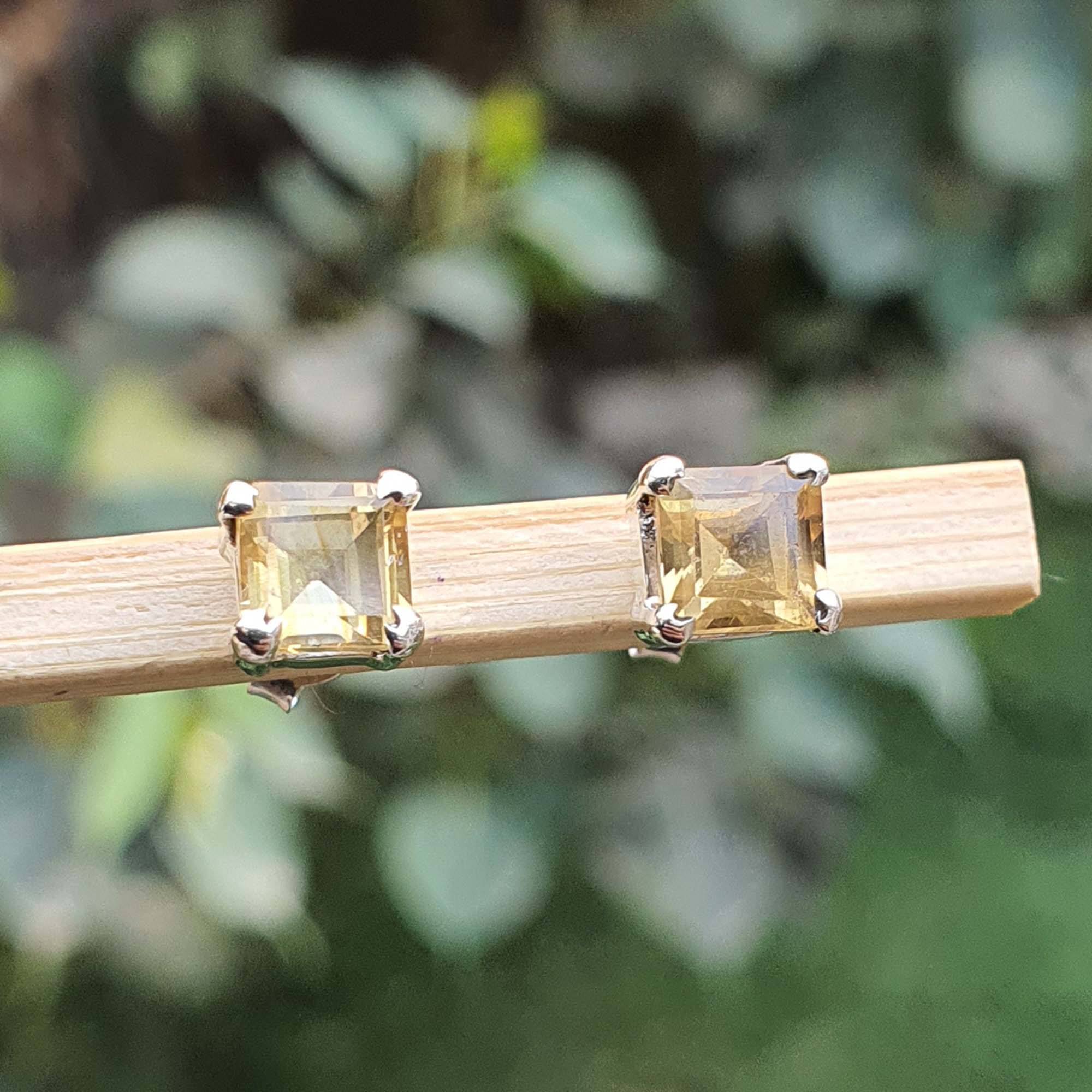 สีเหลือง