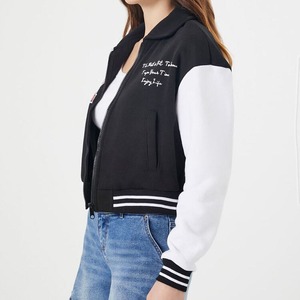 Chaqueta universitaria recortada transpirable de alta calidad personalizada para mujer con relleno de algodón diseño impermeable y reversible - Product Image 4