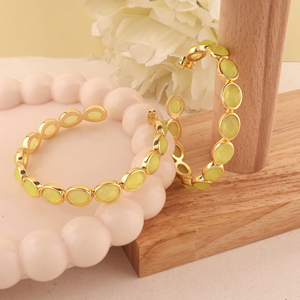 Proveedor mayorista de aretes de aro grandes con múltiples piedras preciosas ovaladas de prehnita y calcedonia, latón chapado en oro de 18 quilates, joyería moderna para mujer - Product Image 3