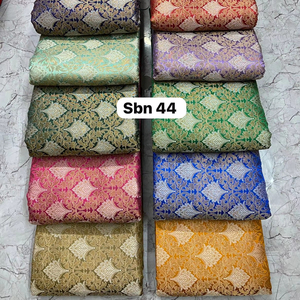 Tela de satén tejida con brocado Jacquard tradicional con acentos de hilo metálico para saris Banarasi, Lehengas, chaquetas - Product Image 1