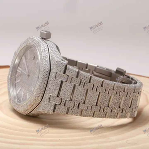 Montre de luxe en moissanite pour homme, sertie de diamants, de qualité supérieure, avec un éclat brillant et un style moderne pour un usage quotidien ou des occasions spéciales - Product Image 3