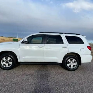 Sequoia SR5 SUV Usada del 2012 con Neumáticos R20, Volante a la Izquierda, Interior Oscuro, Asientos de Cuero - Product Image 1