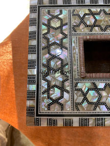 Porta Caja de Pañuelos de Lujo Hecho a Mano con Incrustaciones de Madera y Diseño Floral Grabado para Decoración de Mesa y Estilo Interior Tradebyd - Product Image 6