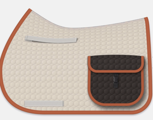 Fabricant de tapis de selle pour chevaux doublés de polaire sur mesure, offrant des tapis de selle équestres chauds et confortables pour la pratique équestre en hiver - Product Image 1