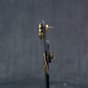 Pendientes de tuerca de resina chapados en oro de arte retro al por mayor diseño de gota de agua de círculo floral para uso diario fiestas de boda o regalos - Product Image 4