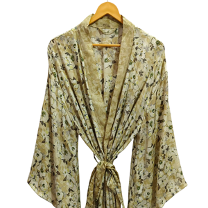 เสื้อคลุมเจ้าสาวน้ำหนักเบาชุดคลุมผ้าไหมสำหรับผู้หญิงชุดนอนเสื้อคลุมยาวพิมพ์ลายดอกไม้อินเดียชุดกิโมโนผ้าไหมส่าหรีรีไซเคิลวินเทจ - Product Image 1
