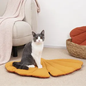 Cama Moderna de Doble Cara para Gatos y Perros, con Diseño de Hojas, de Cuero, Suave y Portátil - Product Image 1