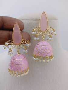 Conjunto de pendientes de gota de moda a granel Blossom Jhumka, diseño de piedra de lágrima personalizable, producto hecho de latón suave y brillante - Product Image 4