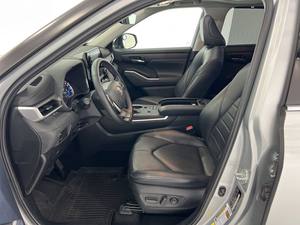 TOP SELLING 2022 Toyota Highlander XLE Transmission automatique 6 cylindres Sièges en cuir - Product Image 5