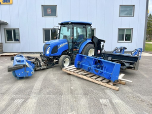 Tracteur utilitaire compact New Hollandds Boomer 37, 37 CV, 4 roues motrices, transmission hydrostatique, chargeur frontal, tracteur agricole diesel - Product Image 3