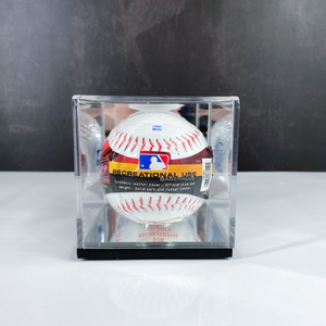 Présentoir professionnel pour casquette de football en acrylique MTY (1500g) - Product Image 1