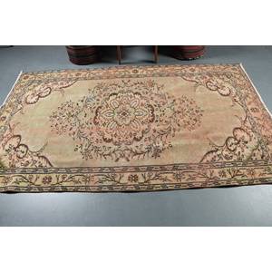 Alfombra turca Vintage de 4,7x8,1 pies, lana Beige hecha a mano con diseño de retazos, respaldo de látex para cabecera, patrón de pasillo rectangular - Product Image 3