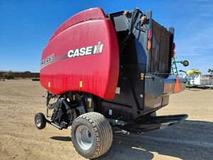 Presse à balles ronde Case IH RB465, mini-presse à balles de foin et de paille, machine compacte pour l'emballage de fourrage - Product Image 3