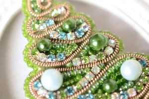 Broches con cuentas Broche de diseñador hecho a mano. Accesorios de alta calidad. Broche de diseño único. Baby shower, el mejor regalo. - Product Image 2