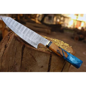 Couteau de chef professionnel en damas, motif torsadé, manche ergonomique en bois d'olivier et résine époxy - Product Image 5