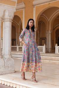 Robe de printemps à imprimé à la main, en pur coton, coupe trapèze, longueur mollet, style bohème, vacances, fabrication artisanale, mode éthique - Product Image 2