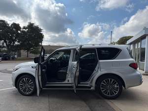 Infiniti QX80 LUXE 2020, Vehículo Utilitario Deportivo, Bien Cuidado y Limpio - Product Image 2