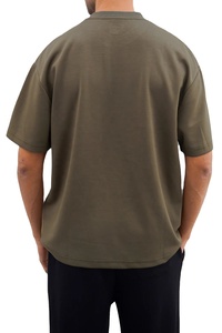 เสื้อยืดผู้ชายผ้าสแปนเด็กซ์/คอตตอนคุณภาพสูง สำหรับงานทางการ สี ขนาด และโลโก้ตามสั่ง รับผลิตแบบ OEM หรูหรา พรีเมียม เป็นมิตรกับสิ่งแวดล้อม - Product Image 4