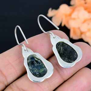 Boucles d'oreilles clous en labradorite bleue, argent sterling 925 plaqué or, certifiées IGI, cadeau élégant pour femme, anniversaire - Product Image 2