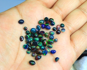 Superbe pierre précieuse d'opale noire éthiopienne Glowing Rainbow Flashy Black Opal Gems Customize Size Ethiopian Black Opal Cabochon - Product Image 5