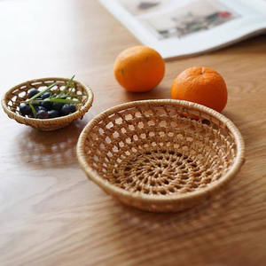 Art populaire vietnamien bambou rotin panier décor à la maison plateau de rangement des aliments peint fleur Design - Product Image 2