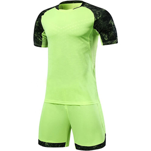 Impression d'uniformes de football personnalisés OEM Vêtements de football Ensemble de maillots de coupe du monde de football Ensemble respirant Uniforme de football personnalisé de qualité supérieure - Product Image 4