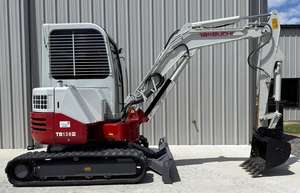 LIVRAISON GRATUITE Mini-excavatrice TAKEUCHI T138FR 674H 27HP Moteur diesel Cabine fermée Climatisation Homologué EPA CE Hydraulique auxiliaire PLC - Product Image 4