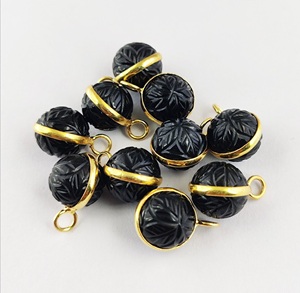 Pendentif rond en onyx noir sculpté, vermeil or, argent 925, charme serti, pendentif en pierre précieuse en onyx noir sculpté à la main - Product Image 4