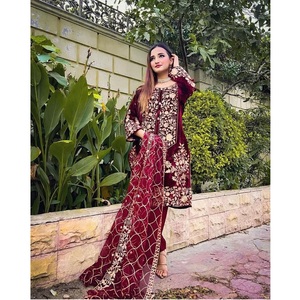 Ensemble Kurti Dupatta en velours ethnique traditionnel indien et pakistanais prêt à l'emploi avec broderie de séquence coutures complètes pour les fêtes - Product Image 2