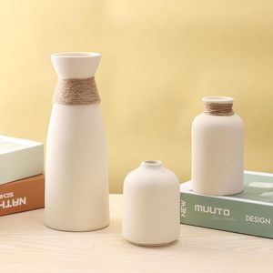 Jarrón Lanky hecho a mano de alta calidad Base blanca con diseño moderno Florero de mesa de cristal de nuevo estilo de moda - Product Image 4
