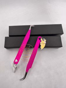 แหนบปลายแหลมสำหรับต่อขนตาแบบเคลือบสีชมพูร้อน 90 องศา ขายส่ง พร้อมบริการสั่งทำพวงกุญแจโลโก้ อุปกรณ์เสริมความงาม - Product Image 2