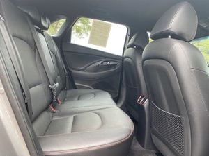 Offre Spéciale : Hyundai Elantra GT Line FWD d'occasion – Prête à être expédiée - Product Image 3